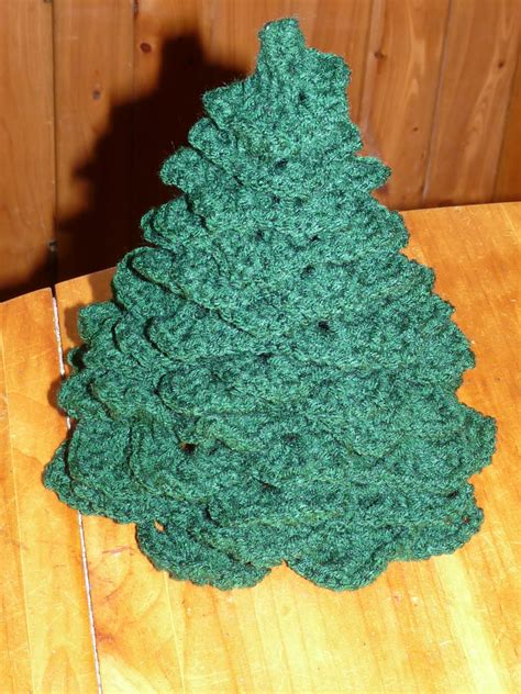 Crochet christmas tree. Round 1: Start by making ch 2, 4 sc in 2nd ch from hook (4 sc) Round 2: Sc in each sc (4 sc) Round 3: [2 sc in next sc, sc in next sc] 2 times (6 sc) Look at the image below. The loop that is closer to you is the front loop and the loop that is farther away from you is the back loop. 