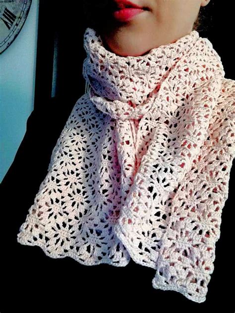 Crochet lace pattern. Lace Fans Crochet Shawl - graphic pattern built with colourful Caron x Pantone Bamboo ( Mikey's tutorial) Globetrotter Shawl - 70's fashion, fringe-worthy, complex textures … 