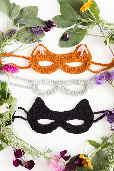 Crocheted Cat Mask free pattern + tutorial