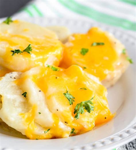 Crockpot Scalloped Potatoes {Easy