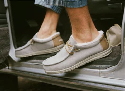 Review of the top 15 Hey Dude shoe alternatives. Review of the top 15 Hey Dude shoe alternatives. Bruno Marc Men’s Loafers. Adidas Women’s Pure-motion Adapt Running Shoes. SeaVees Men’s Baja Slip-on Casual Sneakers. Toms Women’s Paxton Mid Cut Slip-On. Crocs Men’s Santa Cruz Loafers.