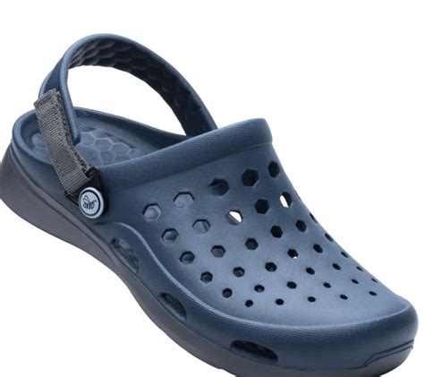 Crocs target. Crocs use differentiated targeting strategy to target customers who look for casual styled footwear, those who look for mix and personal look styles. Positioning … 