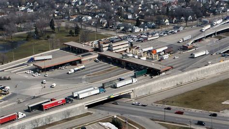 Crossing the border from the U.S. to Canada in a rental vehicle