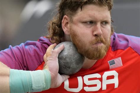 Crouser cruises through shot put prelims in search of second straight world championship
