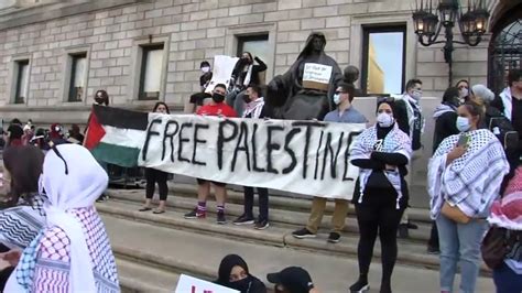 Crowd showing support for Palestinians gathers outside Boston City Hall