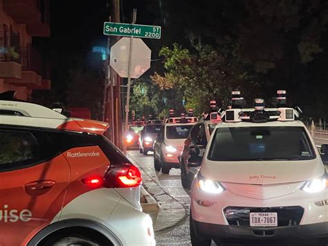 Cruise driverless cars cause traffic jam in West Campus neighborhood