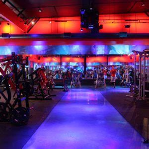 Crunch chatsworth. The Crunch gym in Chatsworth, CA fuses fitness and fun with certified personal trainers, awesome group fitness classes, a “no judgments” philosophy, and gym memberships starting at $9.95 a month. 