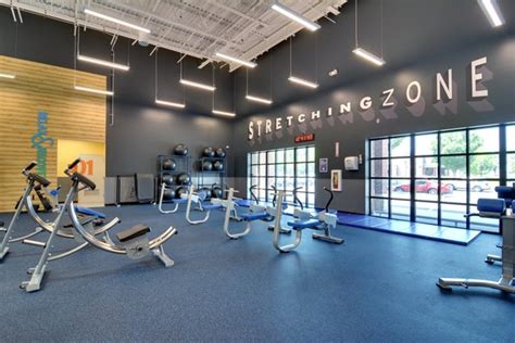 Crunch fitness ballantyne. May 18, 2022 · Crunch Ballantyne is a spacious 30,000 square foot gym, while Crunch Frisco is an amazing 38,000 square foot fitness facility. Both clubs offer premier state-of-the-art equipment and amenities and will be a great addition to CR Fitness’ portfolio and growth strategy to own and operate 100 clubs by the year 2026. 