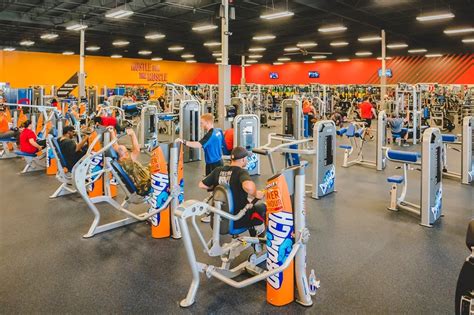 Crunch fitness maple grove. LAST CHANCE TO GET 50% OFF PERSONAL TRAINING We're offering you 50% off your first month of personal training! Personal training is like our secret... 