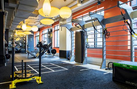 Crunch gym east 34th. The Crunch gym in Roanoke, VA fuses fitness and fun with certified personal trainers, awesome group f. Crunch Fitness, Roanoke. 3,800 likes · 99 talking about this · 16,331 were here. The Crunch gym in Roanoke ... 