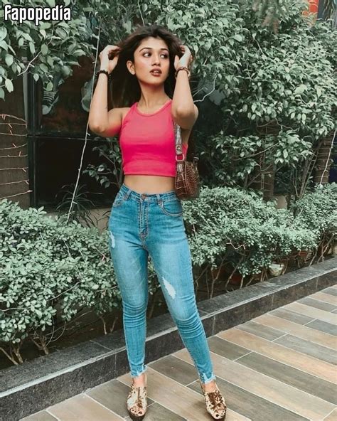 Crybaby.Labia Leaked +18 🍑 200 Photos