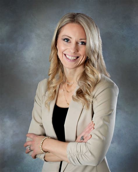 Crystal Thompson - Fenton, MI Real Estate Agent