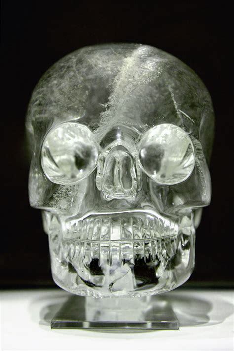 Crystal skull - Wikipedia