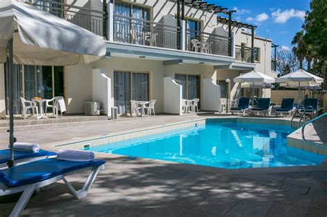 Crystallo Apartments Paphos - BEDSPRO.COM