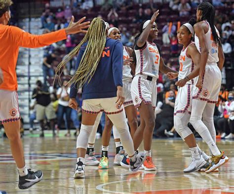 Ct suns. 24. DeWanna Bonner scored 20 points, Rebecca Allen added 18 and the Connecticut Sun played stellar defense to beat the New York Liberty 78-63 on Sunday in the … 