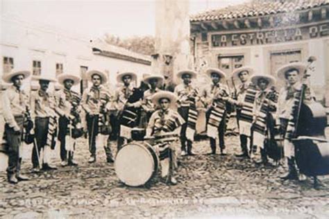Natanael cano es el rey de los corridos tumbados es el precursor del movimiento ya que con su talento y su forma de componer e interpretar, logro colocar el ...