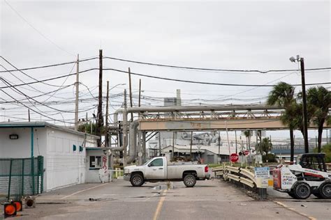 Cuba turns lights back on in parts of Havana, elsewhere still dark ...