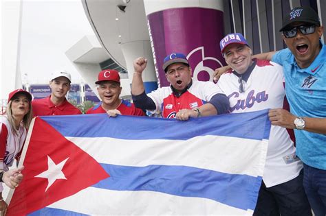 Cuban baseball team draws ire, support in Little Havana
