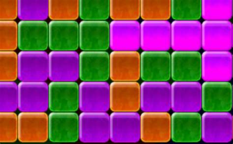 Cube crash. New HD wide screen version available now! Make matches of 3 or more colored cubes, the larger the group you can make the more your score will grow! Don't leave behind to many blocks or you won't progress to the next level. For the highest score don't just press wildly to clear the grid. The more blocks you can include in one large group the ... 