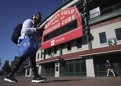 Cubs security worker has allergic reaction to unknown substance in mail, officials say