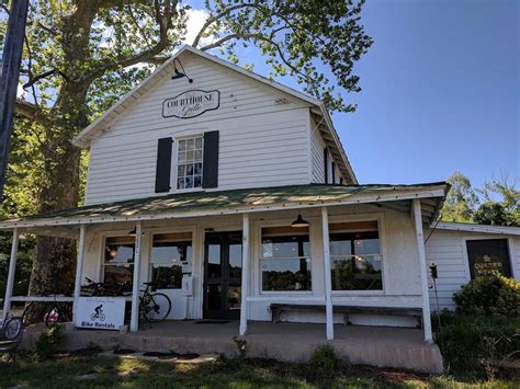 Culs Courthouse Grille, Charles City Roadtrippers