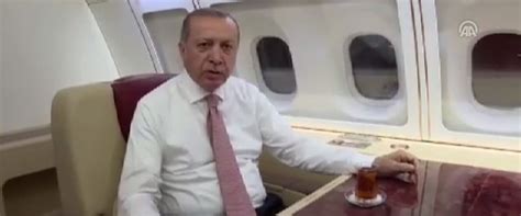 Cumhurbaşkanı Erdoğan'dan uçakta 'ramazan ayı' mesajı.
