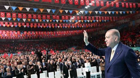 Cumhurbaşkanı Erdoğan: "Hükümetimizin gündeminin değişmez ilk maddesi depremde yıkılan şehirlerimizin yeniden inşası ve ihyasıdır"