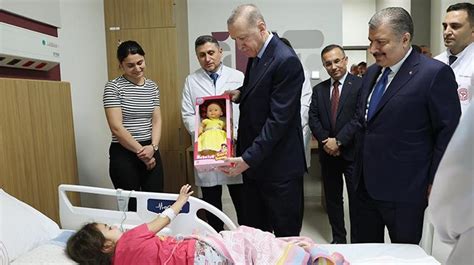 Cumhurbaşkanı Erdoğan hastanede tedavi gören çocukları ziyaret etti - Son Dakika Haberleri
