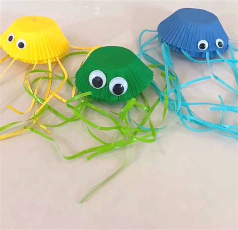 Cupcake Liner Jellyfish Craft * ages 3+ ⋆ Raising Dragons