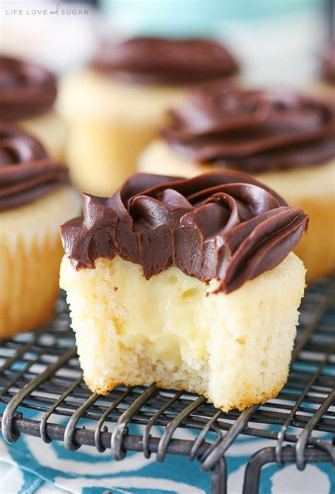 Cupcakes boston. Instructions · Place bananas and milk into a blender and blend until smooth. · In a small bowl, whisk together egg yolks and cornstarch until smooth. · Preheat... 
