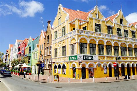 Curacao is a department chain store with locations in California, Nevada and Arizona. Our 100,000+ square foot retail stores offer a large selection of the latest electronics, fashion and home products. Curacao ranks among the top 100 Electronics and Appliance Retailers in the U.S..