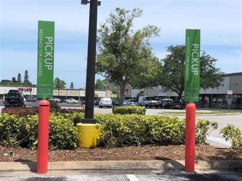 Curbside pickup publix. Publix Pharmacy has rolled out curbside pickup to select Florida, Georgia, Alabama and Virginia locations, with plans to expand the service to North Carolina and … 