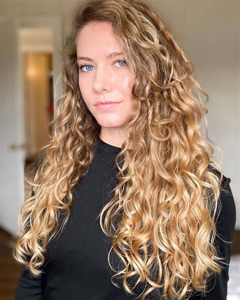 Curly and wavy hair. You’d be hard pressed to find anyone born before 1995 who doesn’t recall the moment a handsome, curly-haired pop crooner stood hand in hand with a sweet-hearted, vocal powerhouse a... 