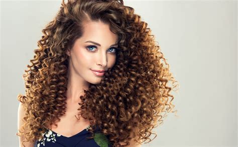 Curly hair. Use a mousse and heat protectant before you blow-dry in order to give the hair more hold. Prepping with a setting spray is also great for locking in your curls. Many of them offer heat protection, too. Matrix Biolage Thermal Active Setting Spray ($22) helps curls go the distance. 03of 07. 