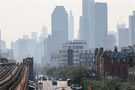 Current nyc air quality. Jun 7, 2023 · New York's state government announced a plan to distribute 1 million free N95 masks, including 400,000 to be handed out at public transportation and state-owned locations in the New York City area. 
