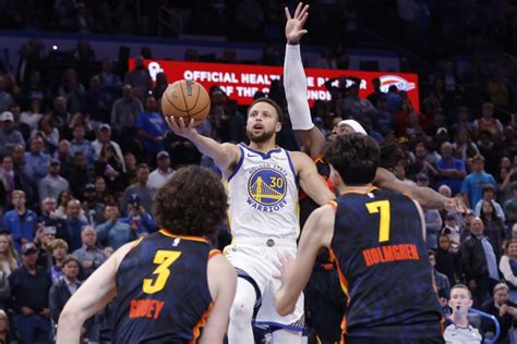 Curry makes last-second layup to give Warriors 141-139 win over Thunder in tourney opener