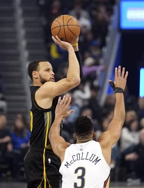 Curry scores 39, Warriors rally from 20 down, beat Pelicans