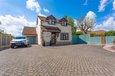 Currywoods Way, Curry Rivel 3 bed detached house