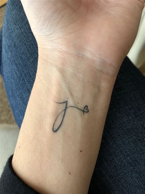 8.10.2019 - Prozkoumejte nástěnku „Tetování“ uživatele DBLoncin na Pinterestu. Podívejte se na další nápady na téma tetování, nápady na tetování, pamětní tetování.. 
