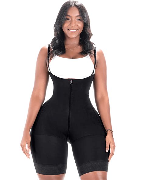 Curvy fajas. It is a full Body type girdle, with a small waist and wide hips, it has 4 levels of adjustment, a zipper in the intimate area, 2 seams which form your hips, 2 rods on the sides that stylize your silhouette, gives your buttocks a Heart-shaped look without deforming and marking circles under your clothes. Push up fabric, 