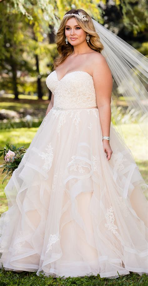Curvy flattering plus size wedding dresses. Eloquii Ruched One Shoulder Dress. Check out this flattering asymmetrical bodycon dress in wine red, classic black, or neon yellow. The sleek cocktail dress is available in sizes 14 through 32 and ... 
