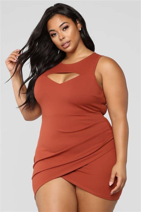 Another simple and incredible skirt that is suitable to be worn by a curvy woman is the wrap skirt with a design that acts as a confidence booster for a curvy shape. They cinch the slimmest part of the waist and focus the attention of the eyes on the waistline. Wrap skirts are very stylish with an overall statement that conveys the …