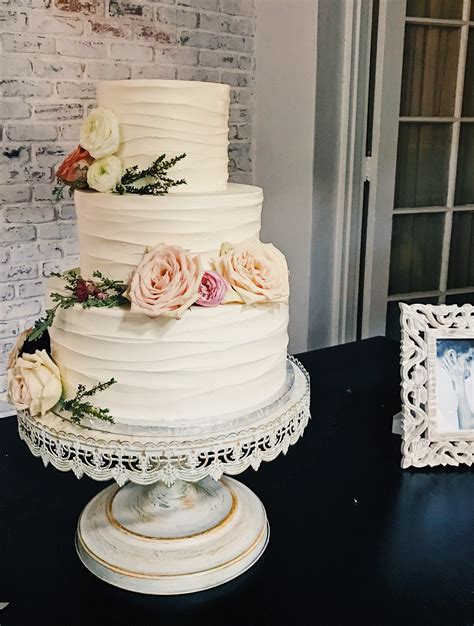 Custom cake bakeries near me. 10 AM – 6 PM. Friday: 10 AM – 6 PM. Saturday: 10 AM – 3 PM. Sunday: Closed. Mickey's Cakes & Sweets is your premier bakery, pie shop, and cake shop in Little Rock, AR. For custom cakes and delicious desserts, give us a call! 