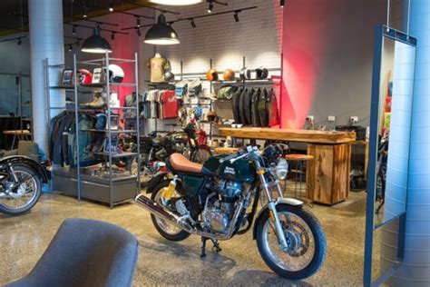 Custom motorcycle shop near me. Keep in mind: Leather will roughly double the cost of any seat cover. For example, if a vinyl seat costs $350, a leather seat will cost $650 to $700. Leather requires more cleaning and conditioning than vinyl. Black leather … 