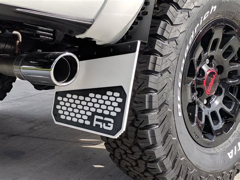This F450/F550/F600 mud flap is a drill-less model, available in two widths (12″ or 14″) and two lengths (approximately 11.5″ below the fender or 13.5″ below). Application: It fits the FRONT of all stock 2017 to 2022 F450, F550 and F600 trucks. Mounting: DuraFlap uses custom made mounting hardware to be used on the Ford Aluminum body truck.