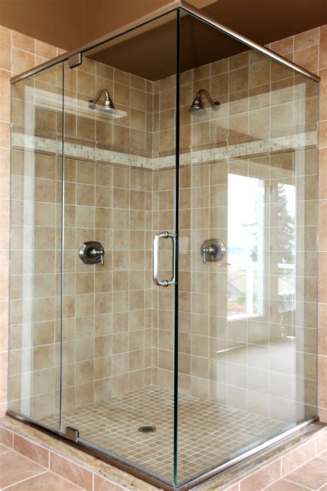Custom shower glass. When it comes to keeping your shower glass clean and sparkling, vinegar can be your best friend. Before we dive into the various cleaning methods using vinegar, let’s understand wh... 