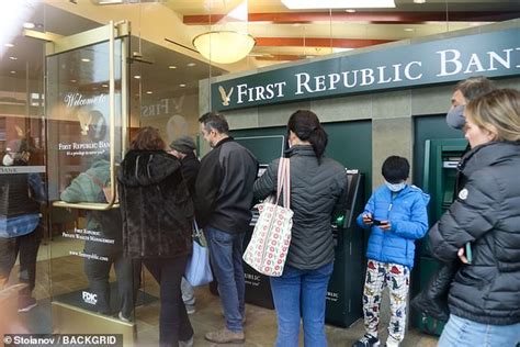 Customers line up outside First Republic Bank to take their money …