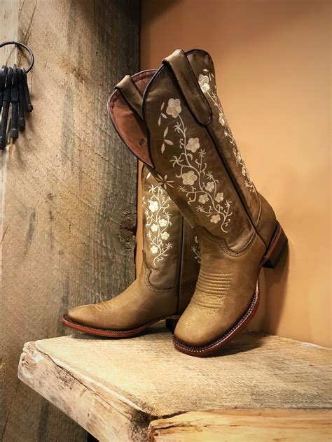 Cute Western Boots for Women - Cowgirl Boots & Cowboy Boots - Lulus