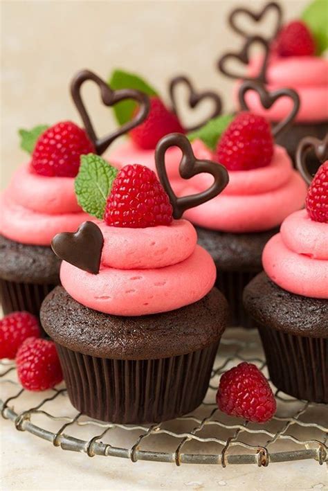 Are you a busy individual who loves to indulge in sweet treats but doesn’t have hours to spend in the kitchen? Look no further than easy-to-make cupcakes. These delightful little d.... 