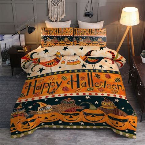 HALLOWEEN TWIN SIZE BEDDING - Twin Halloween Comforter Set includes: 1 comforter measures 66*90 inches , 1 pillow case measure 20*30 inches and 1 cunshion cover measures 18*18 inches. CUTE PUMPKIN DEISGN - The design of the cute pumpkin and white ghost create a halloween festival bedroom for your kids.. Cute halloween bedding